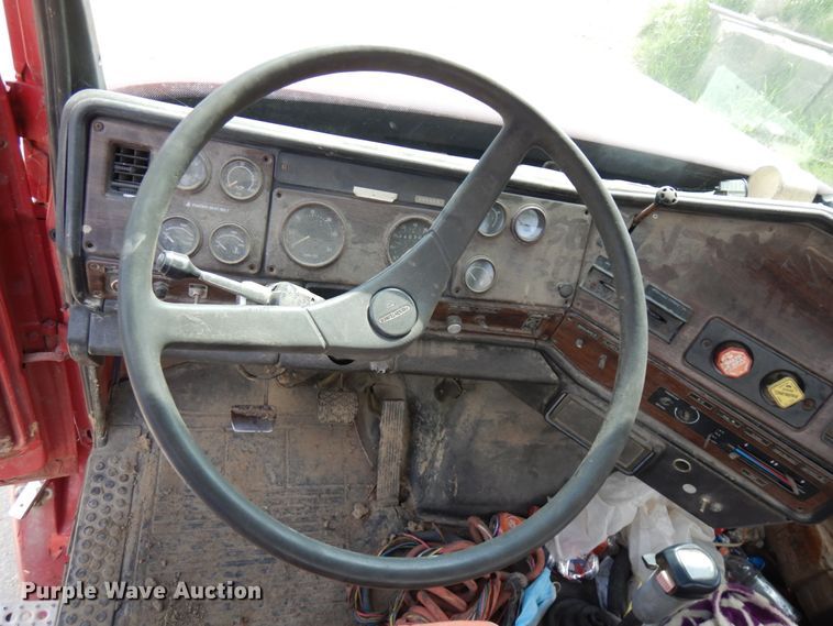 image for item IT9404 1987 Freightliner FLC-64T  semi truck