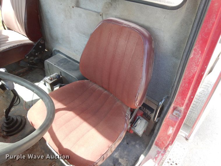 image for item IT9404 1987 Freightliner FLC-64T  semi truck