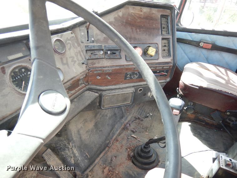 image for item IT9404 1987 Freightliner FLC-64T  semi truck