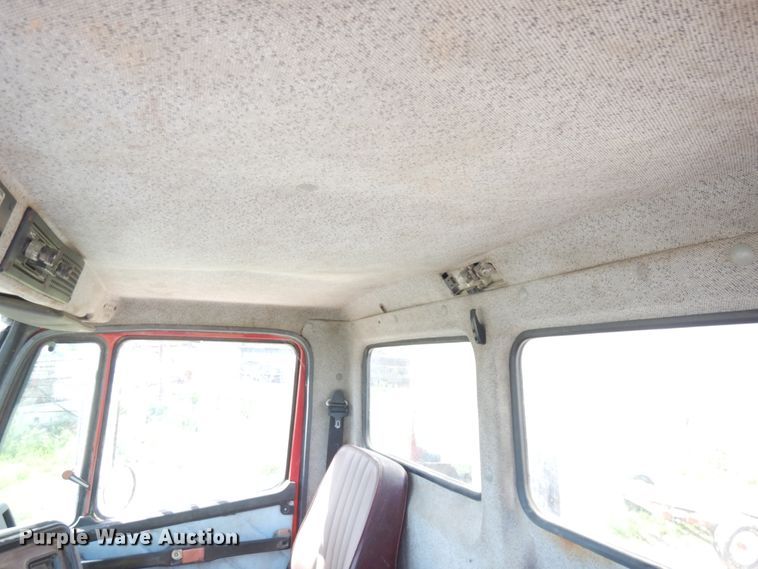 image for item IT9404 1987 Freightliner FLC-64T  semi truck