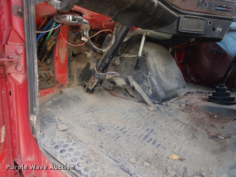 image for item IT9404 1987 Freightliner FLC-64T  semi truck