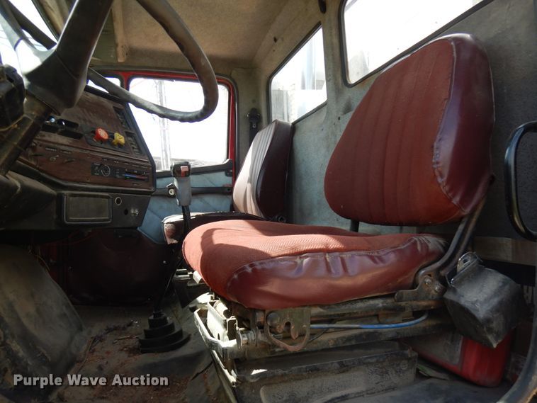 image for item IT9404 1987 Freightliner FLC-64T  semi truck