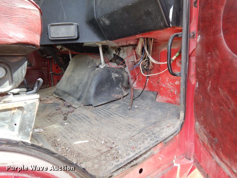 image for item IT9404 1987 Freightliner FLC-64T  semi truck