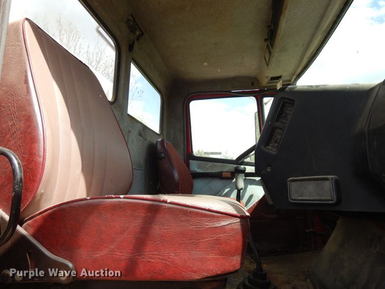 image for item IT9404 1987 Freightliner FLC-64T  semi truck