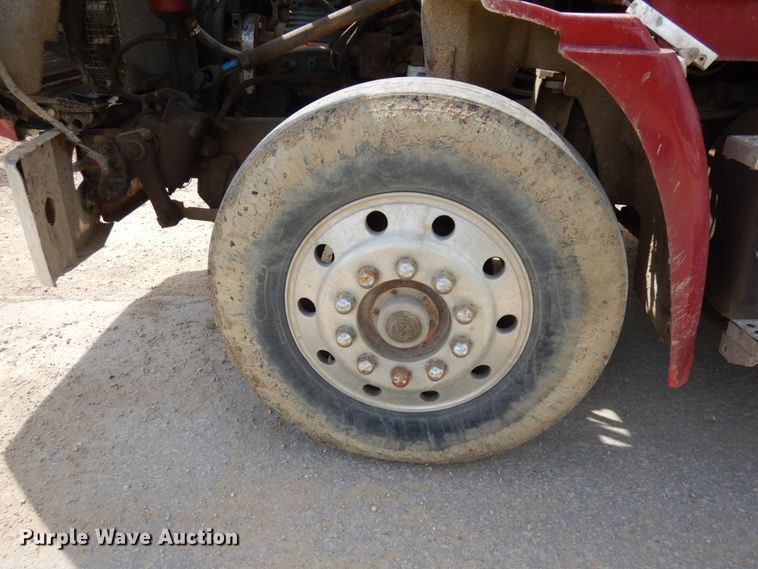 image for item IT9404 1987 Freightliner FLC-64T  semi truck