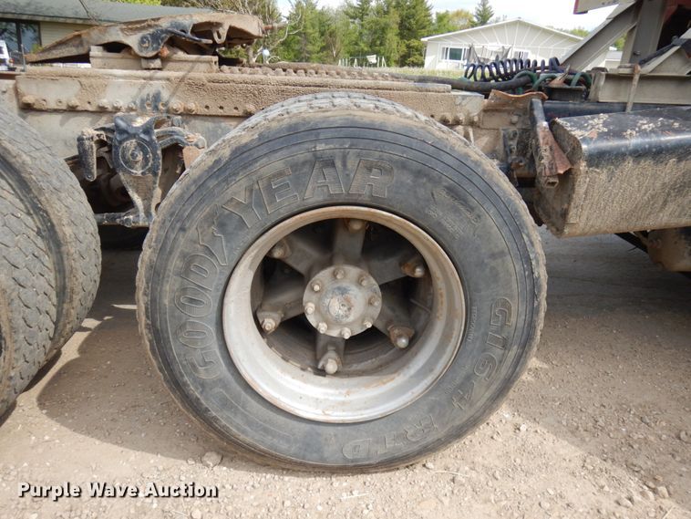 image for item IT9404 1987 Freightliner FLC-64T  semi truck