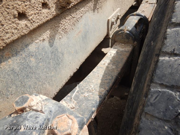 image for item IT9404 1987 Freightliner FLC-64T  semi truck