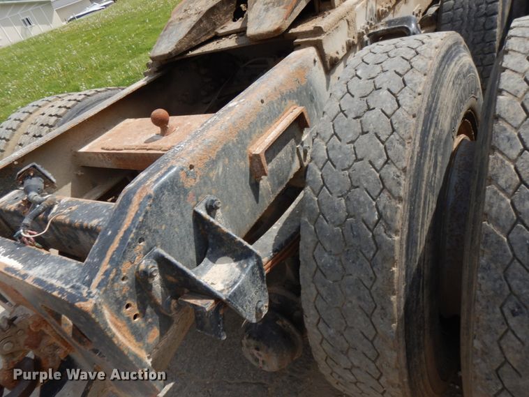 image for item IT9404 1987 Freightliner FLC-64T  semi truck