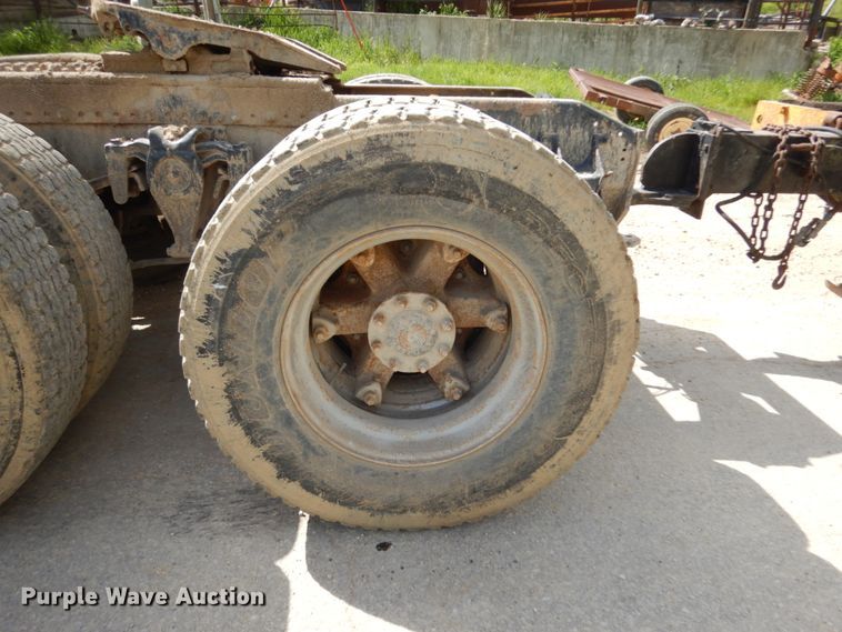 image for item IT9404 1987 Freightliner FLC-64T  semi truck