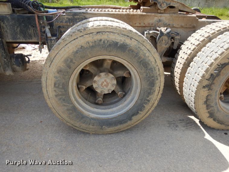 image for item IT9404 1987 Freightliner FLC-64T  semi truck