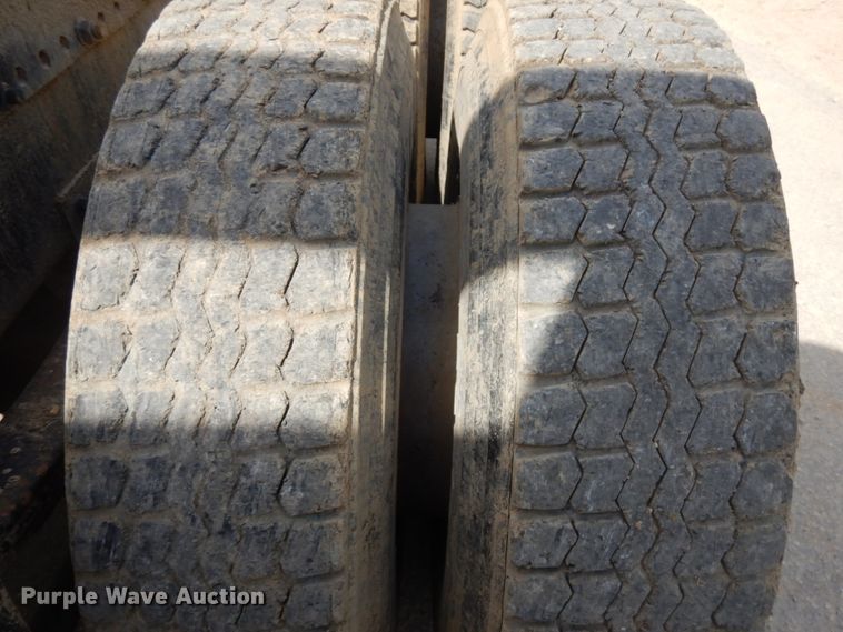 image for item IT9404 1987 Freightliner FLC-64T  semi truck