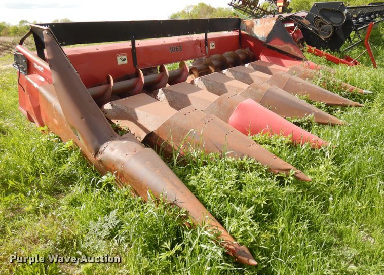 image for item IT9407 Case 1063  corn head