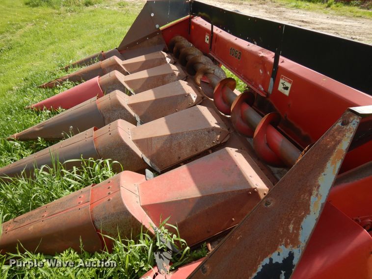 image for item IT9407 Case 1063  corn head