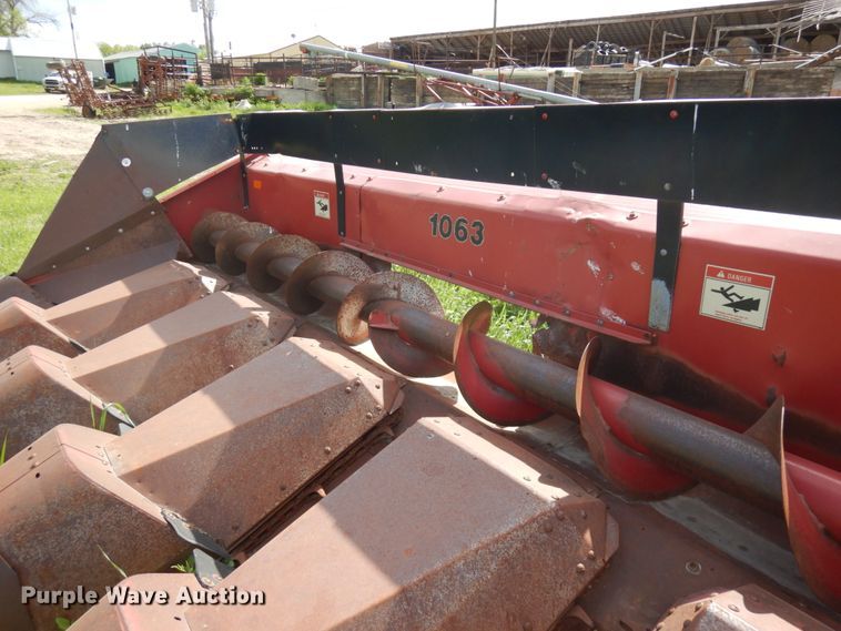 image for item IT9407 Case 1063  corn head