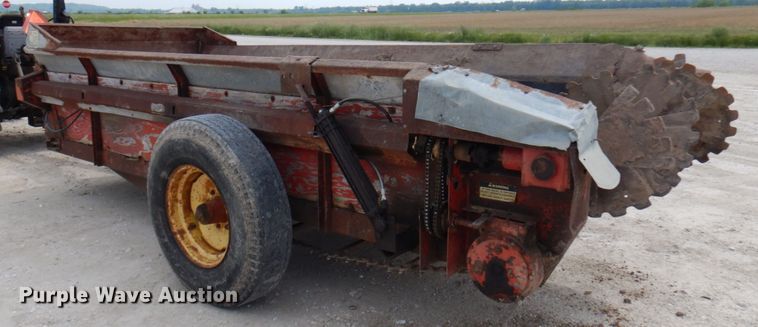 image for item IT9443 H&S 270  manure spreader