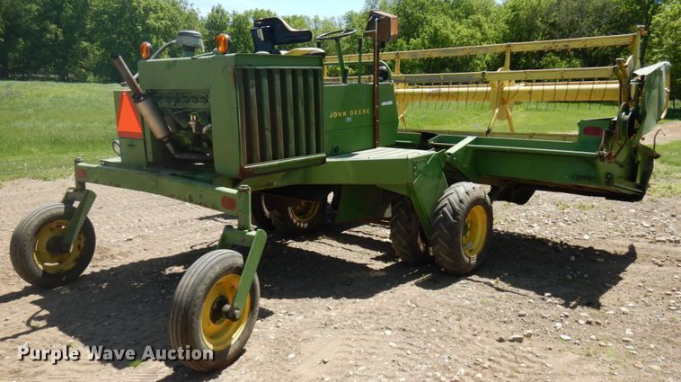 image for item IT9463 1978 John Deere 800  windrower