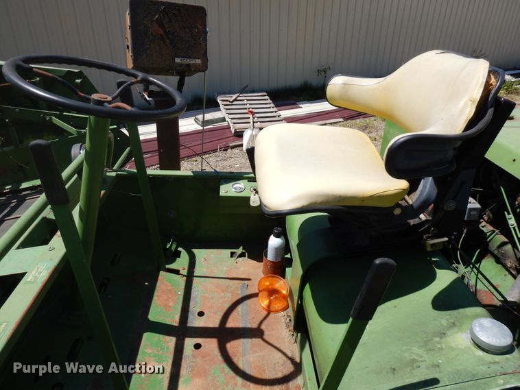 image for item IT9463 1978 John Deere 800  windrower