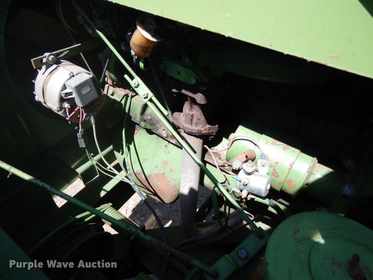 image for item IT9463 1978 John Deere 800  windrower