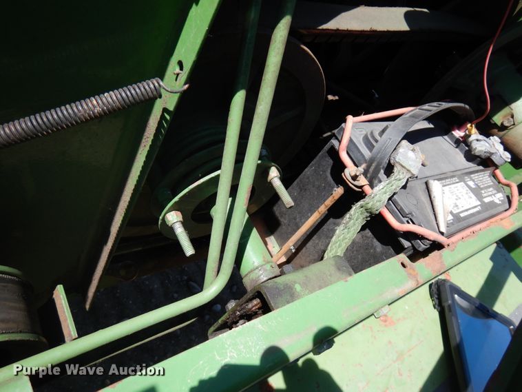 image for item IT9463 1978 John Deere 800  windrower