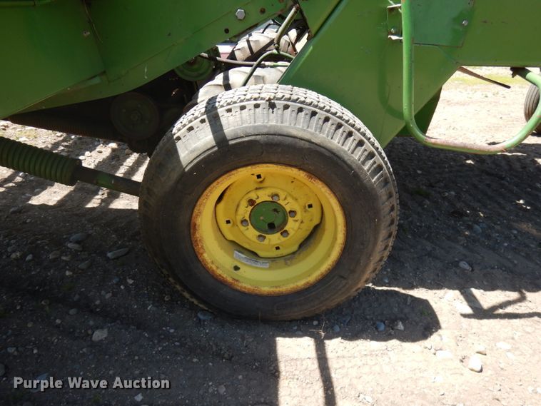 image for item IT9463 1978 John Deere 800  windrower