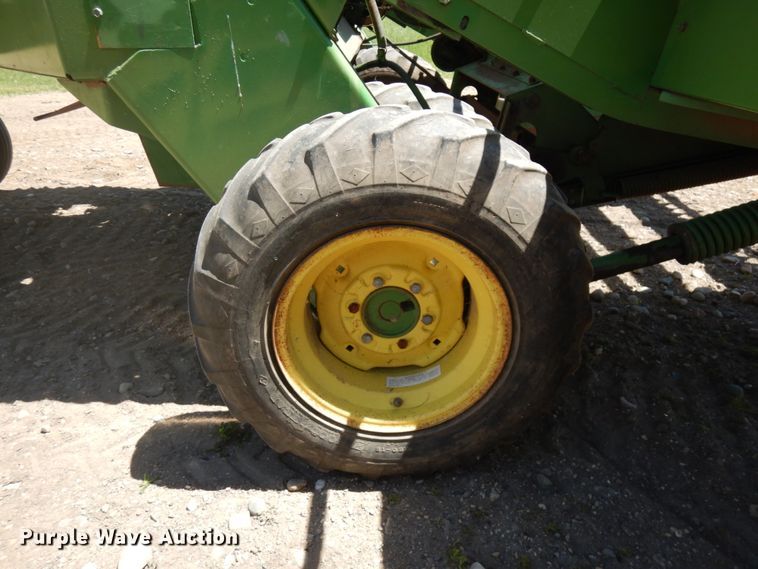 image for item IT9463 1978 John Deere 800  windrower
