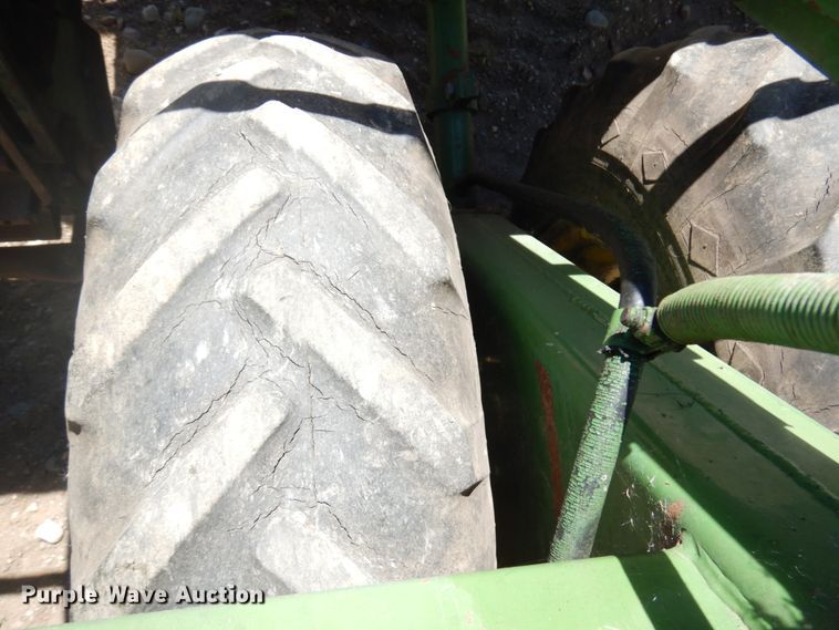 image for item IT9463 1978 John Deere 800  windrower