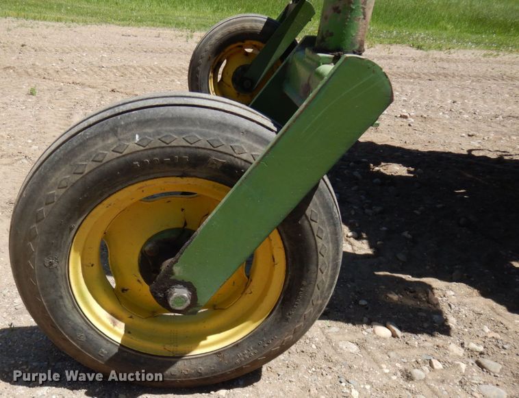 image for item IT9463 1978 John Deere 800  windrower