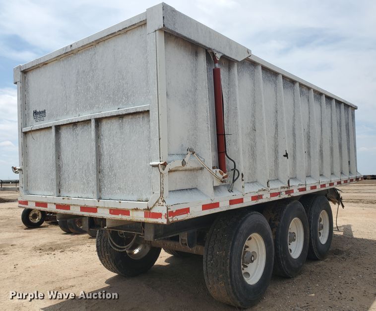 image for item IU9532 2011 Hitchcock FLT22  feedlot tender trailer