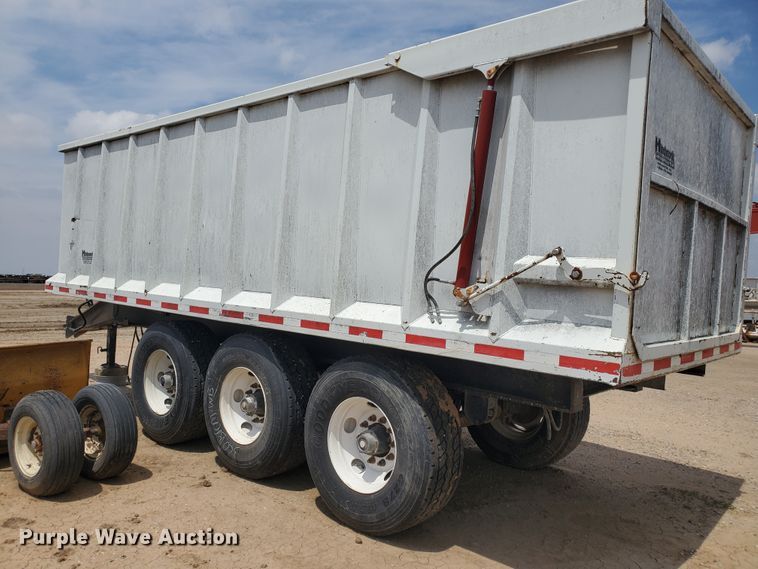 image for item IU9532 2011 Hitchcock FLT22  feedlot tender trailer