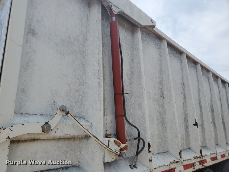 image for item IU9532 2011 Hitchcock FLT22  feedlot tender trailer
