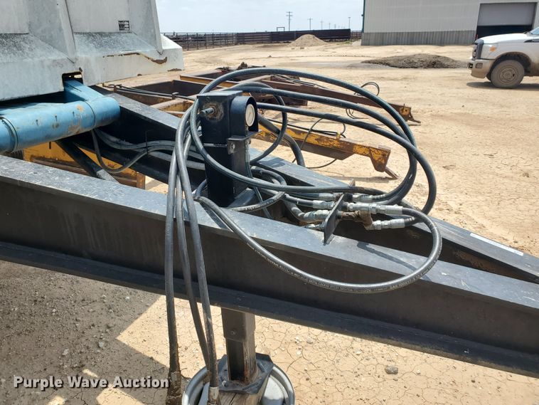 image for item IU9532 2011 Hitchcock FLT22  feedlot tender trailer