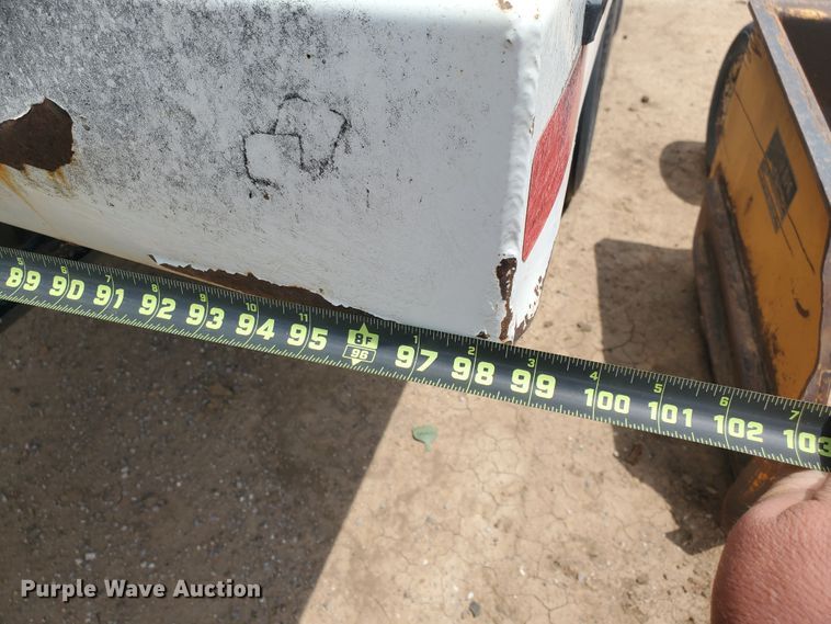 image for item IU9532 2011 Hitchcock FLT22  feedlot tender trailer