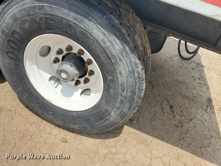 image for item IU9532 2011 Hitchcock FLT22  feedlot tender trailer