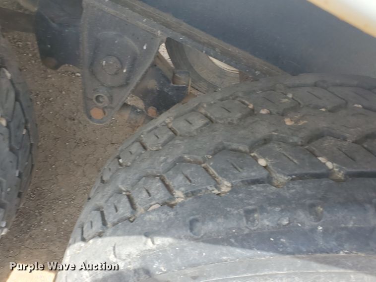 image for item IU9532 2011 Hitchcock FLT22  feedlot tender trailer