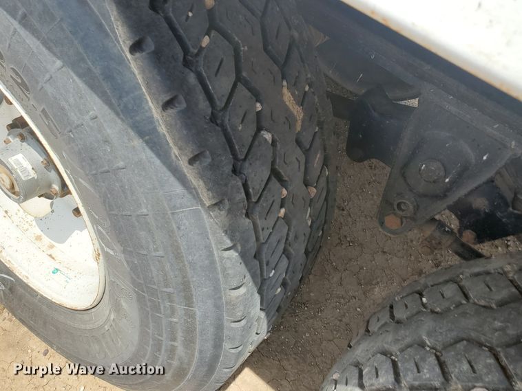 image for item IU9532 2011 Hitchcock FLT22  feedlot tender trailer