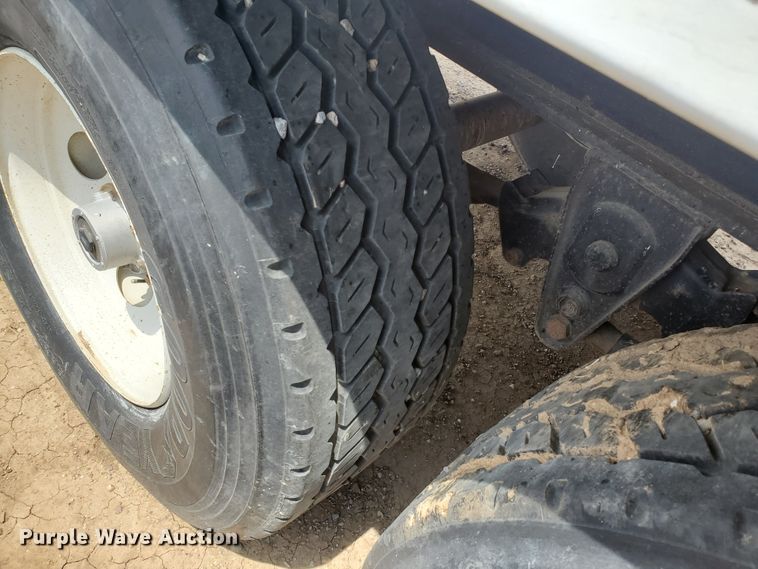 image for item IU9532 2011 Hitchcock FLT22  feedlot tender trailer