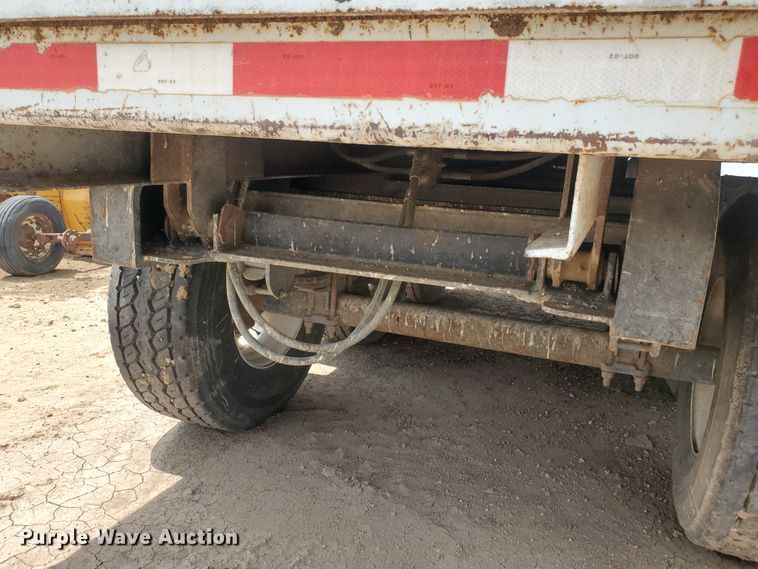 image for item IU9532 2011 Hitchcock FLT22  feedlot tender trailer