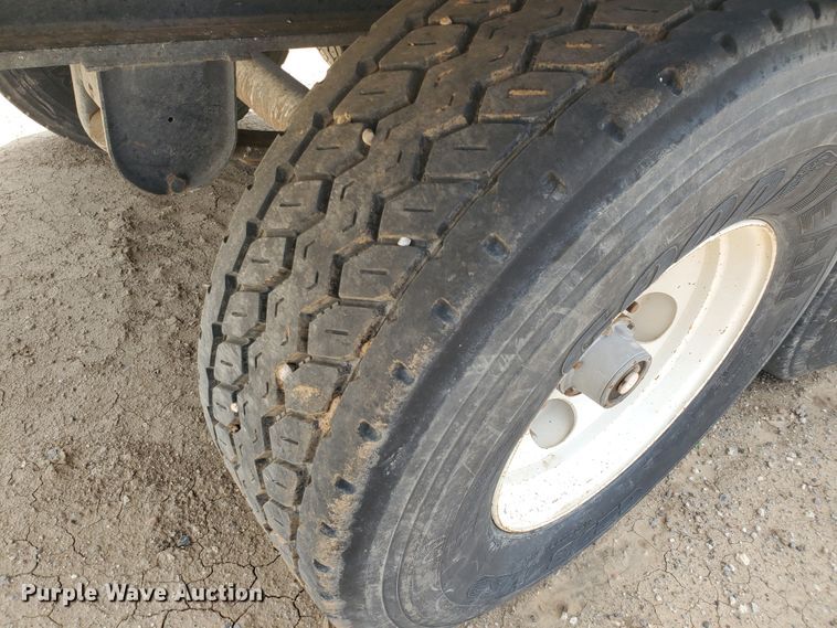 image for item IU9532 2011 Hitchcock FLT22  feedlot tender trailer