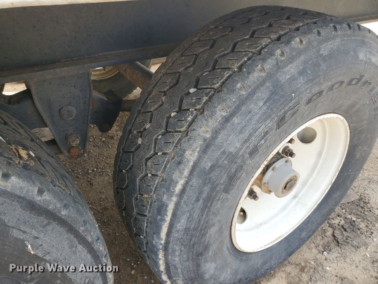 image for item IU9532 2011 Hitchcock FLT22  feedlot tender trailer