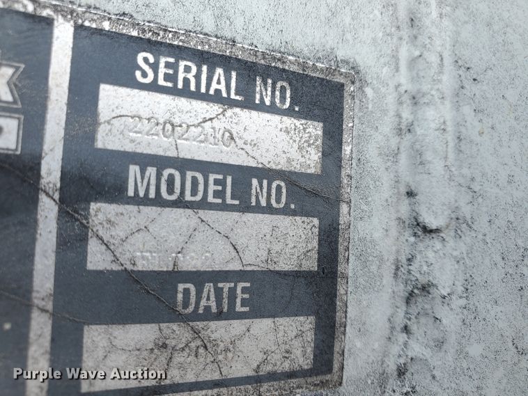 image for item IU9532 2011 Hitchcock FLT22  feedlot tender trailer