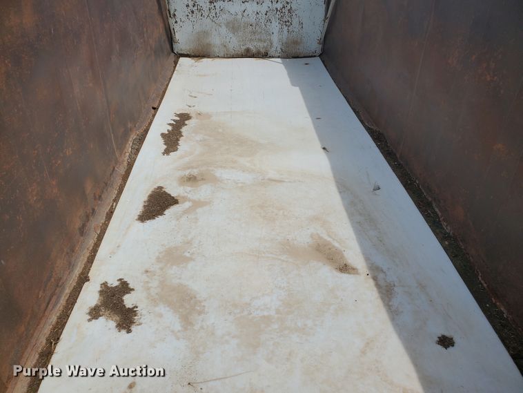 image for item IU9532 2011 Hitchcock FLT22  feedlot tender trailer