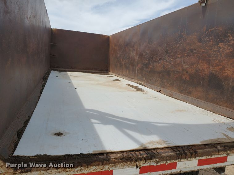 image for item IU9532 2011 Hitchcock FLT22  feedlot tender trailer