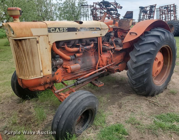 image for item IU9544 1963 Case 930 Comfort King  tractor