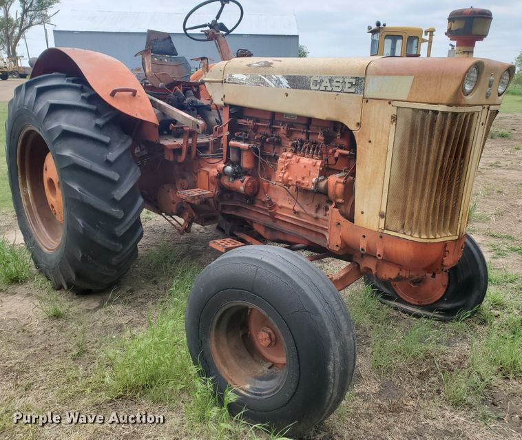 image for item IU9544 1963 Case 930 Comfort King  tractor