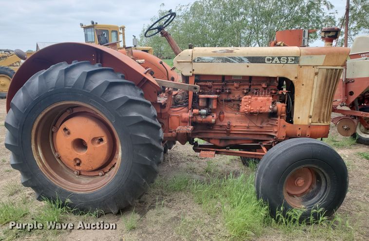 image for item IU9544 1963 Case 930 Comfort King  tractor