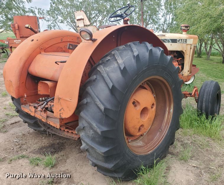 image for item IU9544 1963 Case 930 Comfort King  tractor