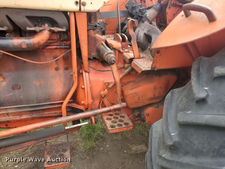 image for item IU9544 1963 Case 930 Comfort King  tractor