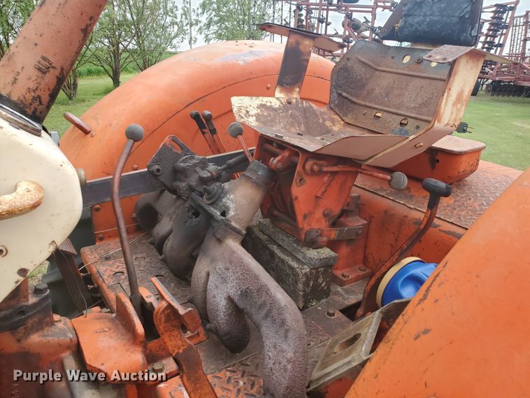 image for item IU9544 1963 Case 930 Comfort King  tractor