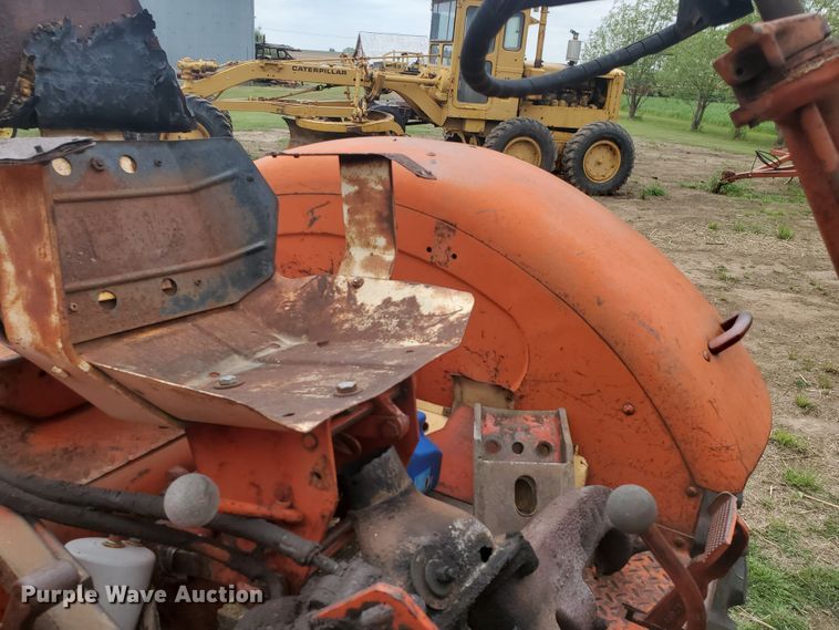 image for item IU9544 1963 Case 930 Comfort King  tractor