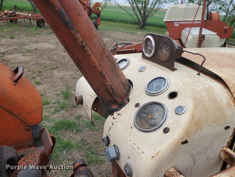 image for item IU9544 1963 Case 930 Comfort King  tractor